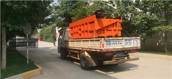 通關(guān)客戶訂購(gòu)側(cè)卸式礦車發(fā)貨成功